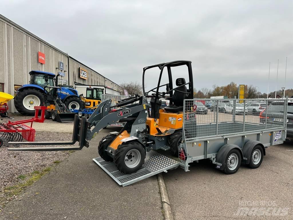 GiANT G1100 Multi purpose loaders