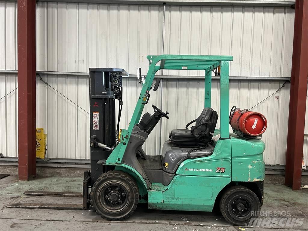 Mitsubishi FG25NT LPG trucks