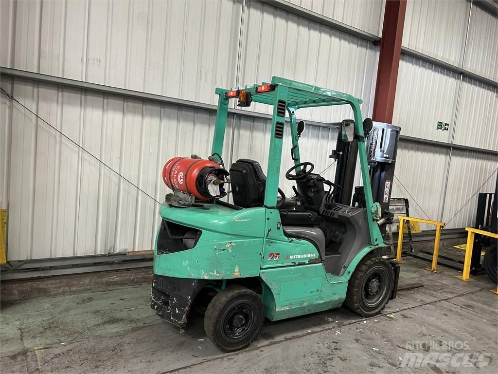 Mitsubishi FG25NT LPG trucks