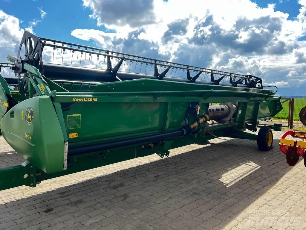 John Deere 630 R Combine harvester heads