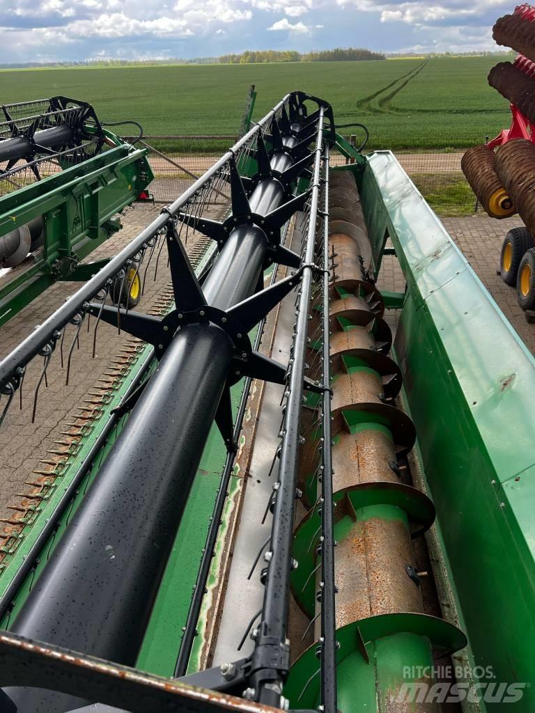 John Deere 630 R Combine harvester heads