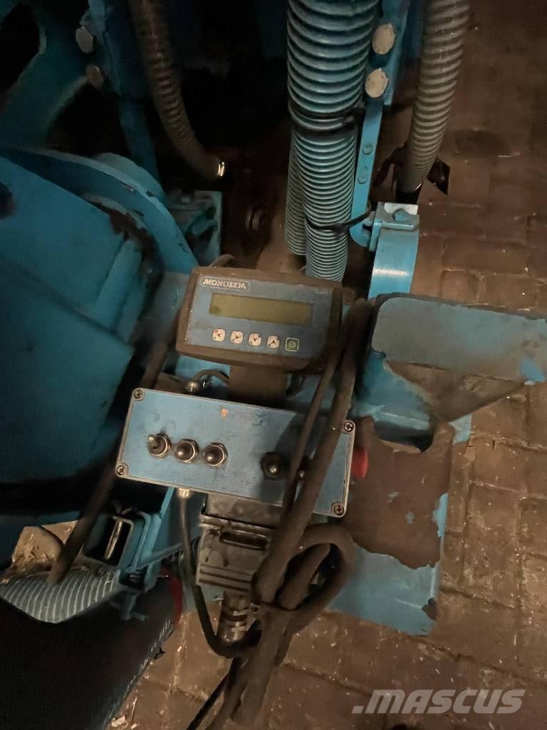 Monosem NG PLUS 12 Precision sowing machines