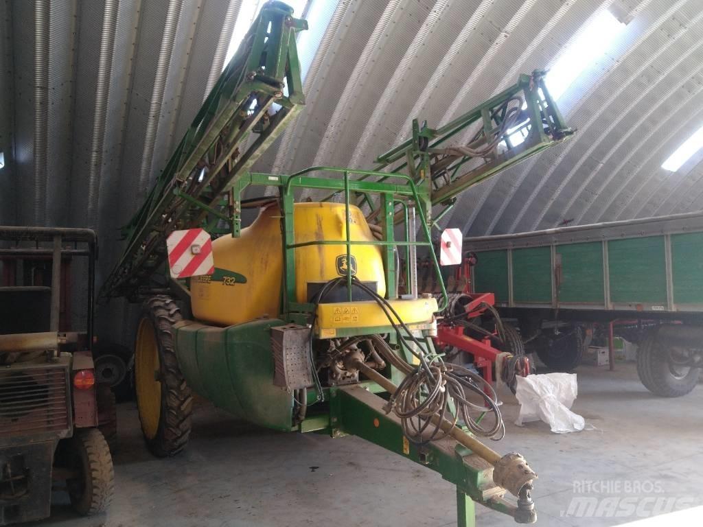 John Deere 732 Trailed sprayers