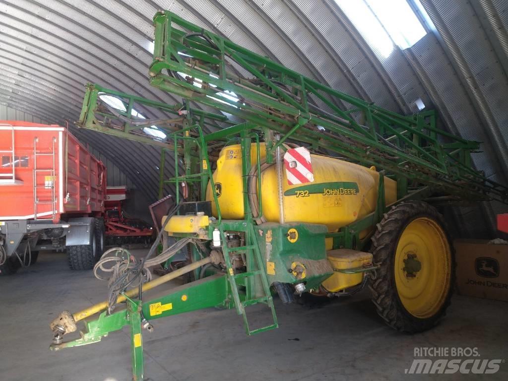 John Deere 732 Trailed sprayers