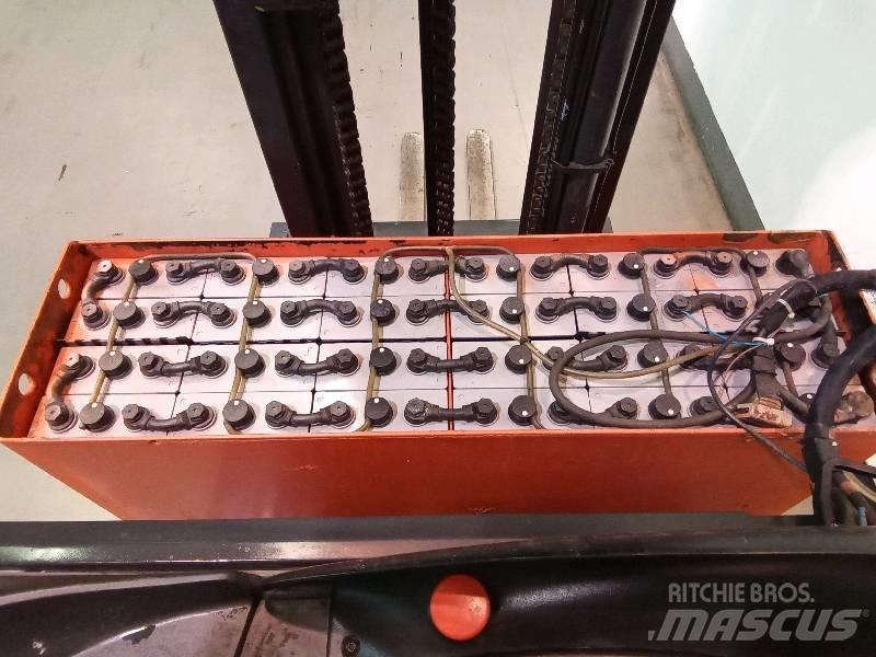 Linde R 16 Reach trucks