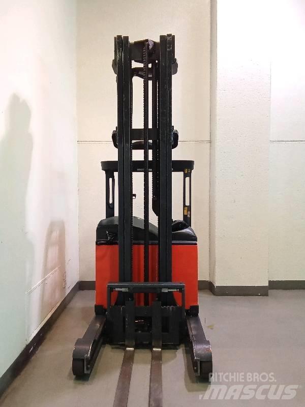 Linde R 16 Reach trucks
