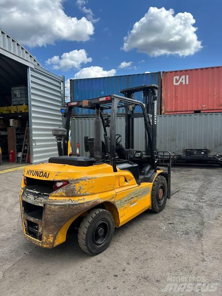 Hyundai 45 D-9 Diesel trucks