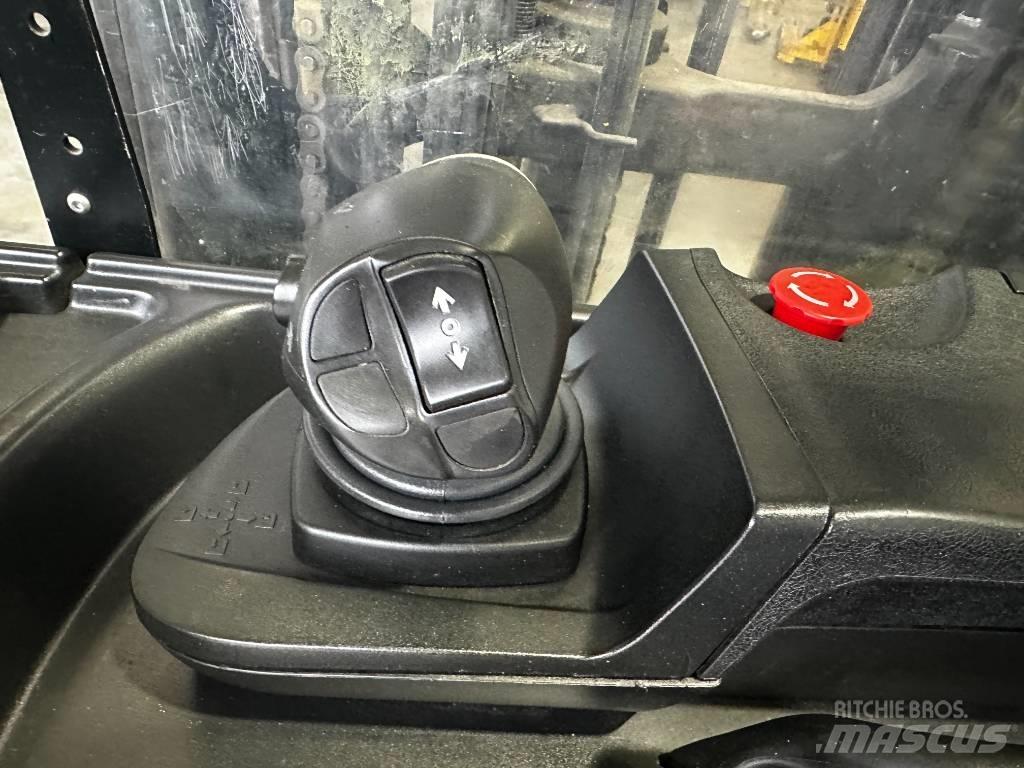 Yale MR16 Reach trucks