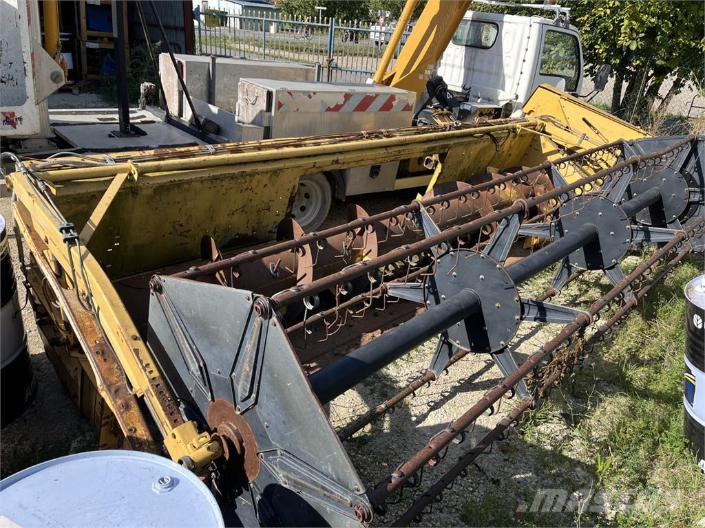 New Holland TX 32 Combine harvesters