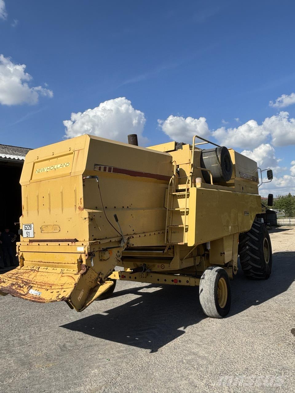 New Holland TX 32 Combine harvesters