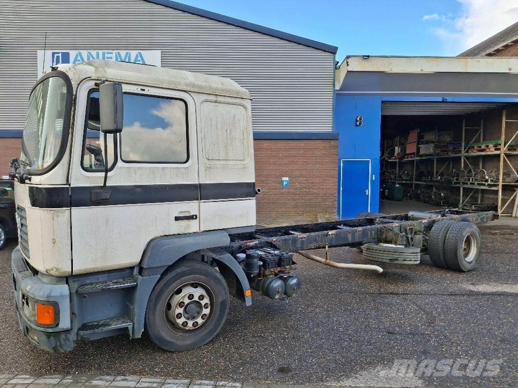 MAN 14.220 Chassis Cab trucks