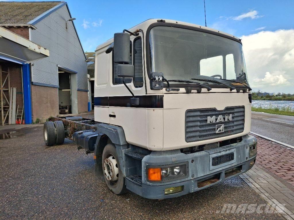 MAN 14.220 Chassis Cab trucks