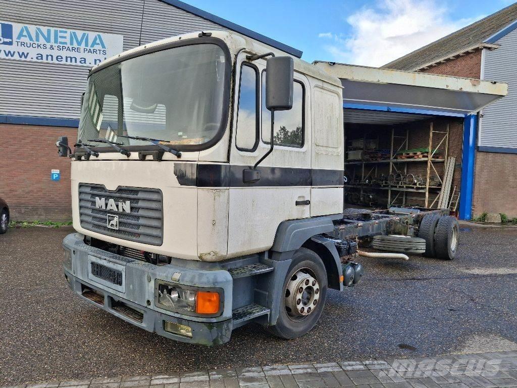 MAN 14.220 Chassis Cab trucks