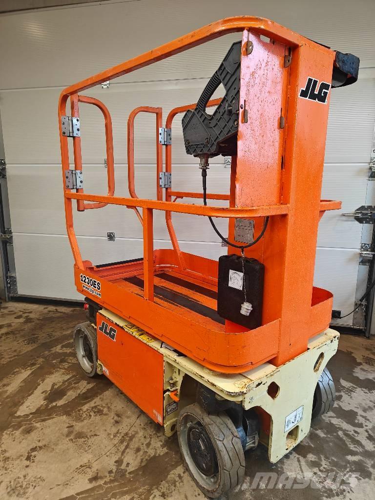 JLG 1230 ES Vertical mast lifts
