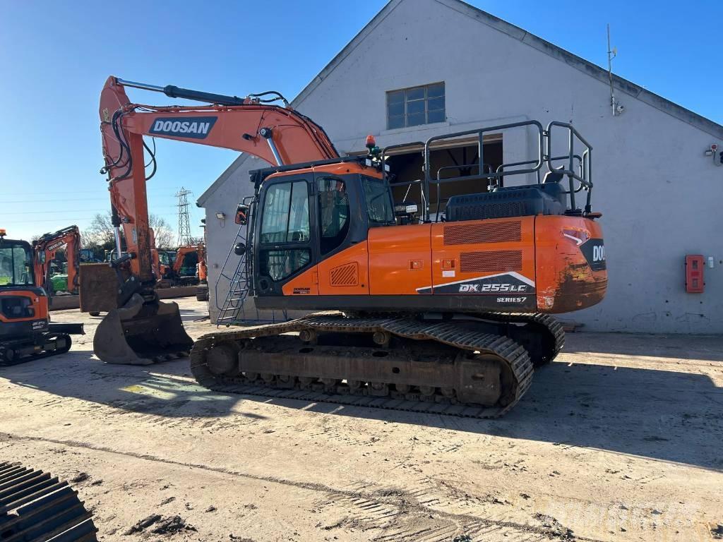 Develon DX 255 LC-7 Crawler excavators
