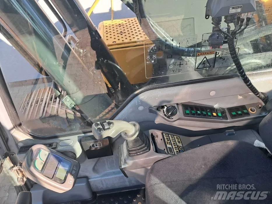Volvo EC 240 B LC Crawler excavators