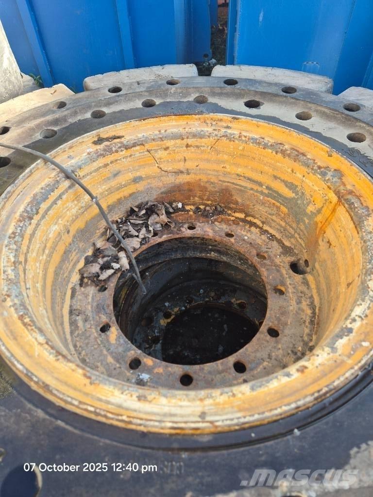 JCB 436 Tyres, wheels and rims