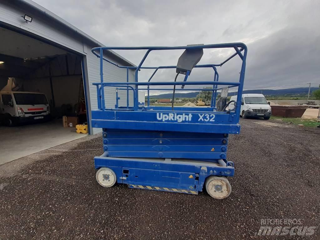 UpRight X 32 Scissor lifts