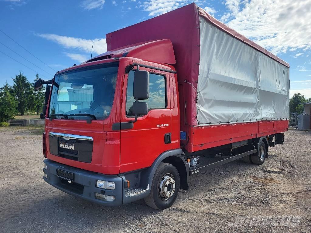 MAN 12.250 TGL Curtainsider trucks