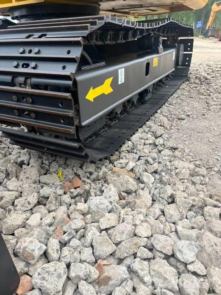 Komatsu PC70-8 Midi excavators  7t - 12t