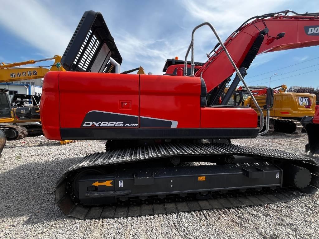 Doosan DX 225 Crawler excavators