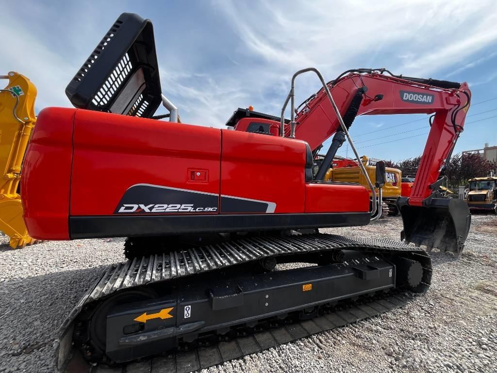 Doosan DX 225 Crawler excavators