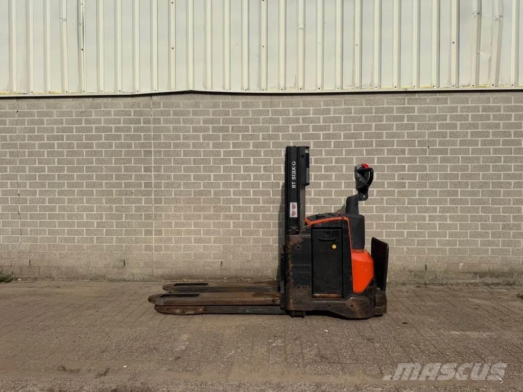 BT SWE200D Pedestrian stacker