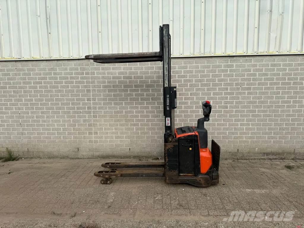 BT SWE200D Pedestrian stacker