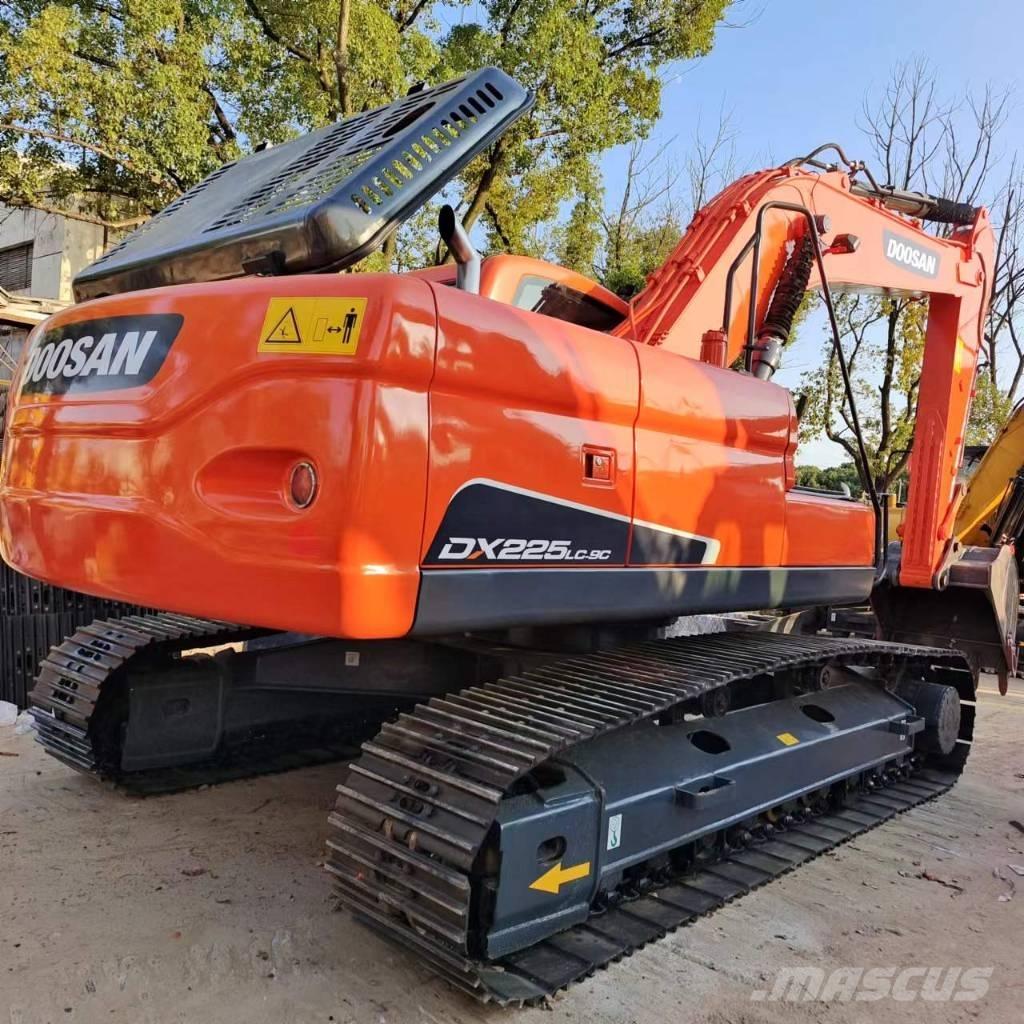 Doosan DX 225 LC Crawler excavators