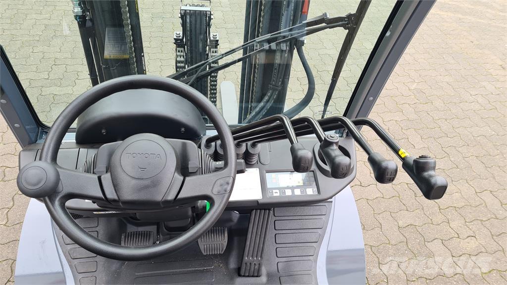 Toyota 02-8FGF25 LPG trucks