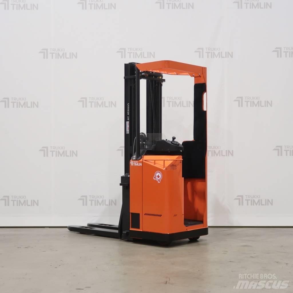 Toyota SSE135 Self propelled stackers