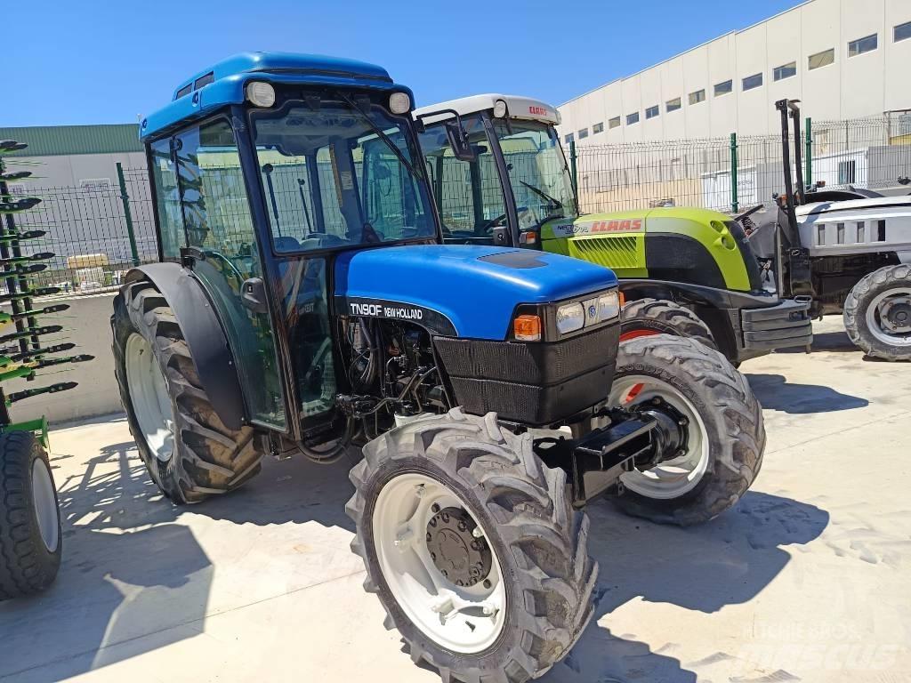 New Holland TN90FC Tractors