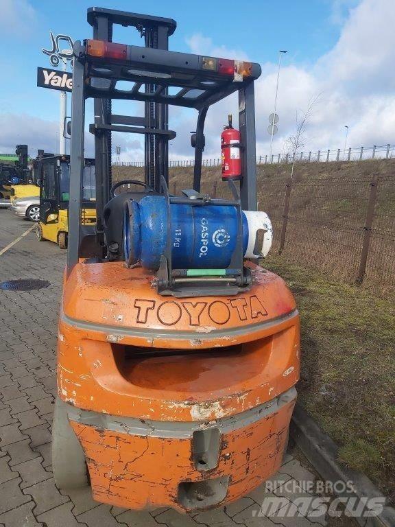 Toyota 7FG35 LPG trucks