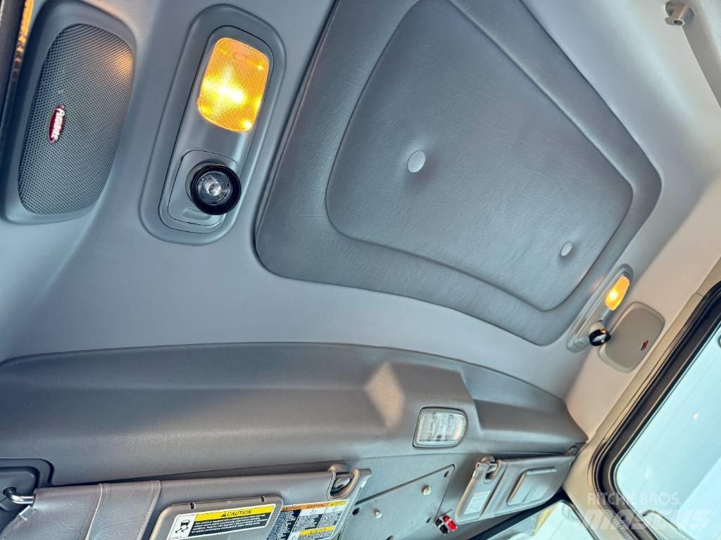 Peterbilt 389 Tractor Units