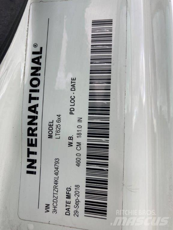 International LT Tractor Units