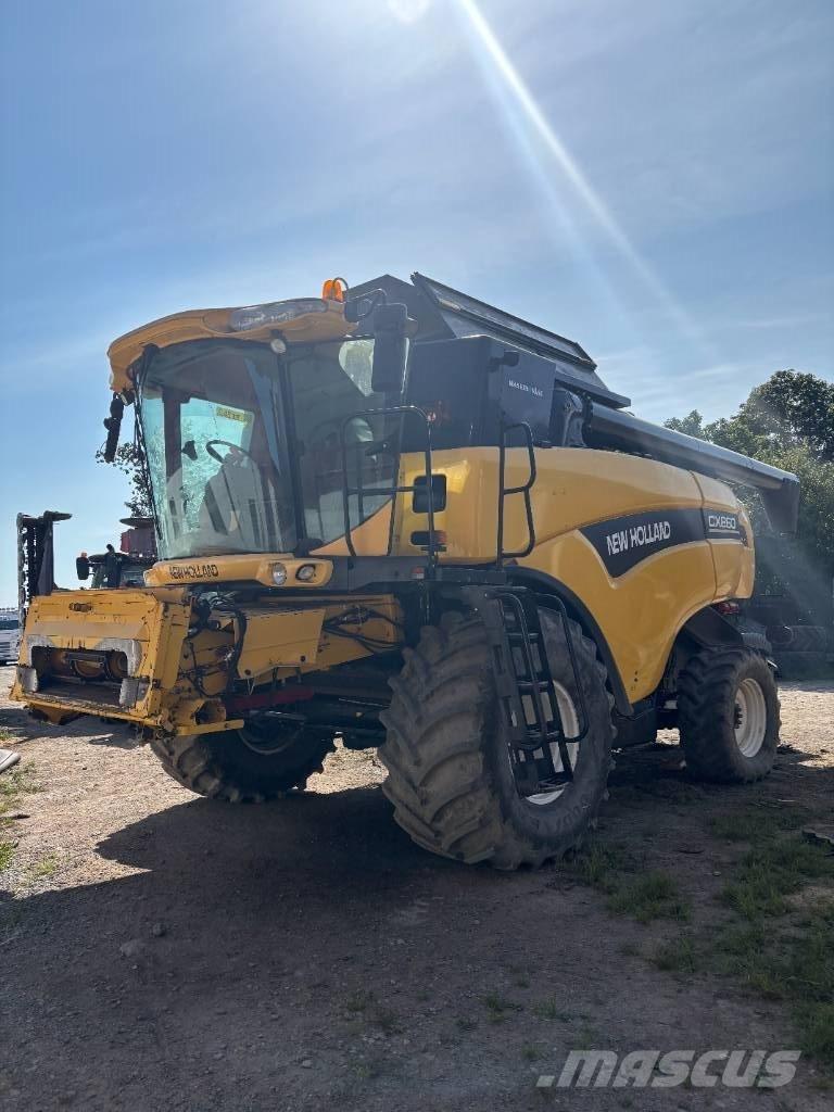 New Holland CX 860 Combine harvesters