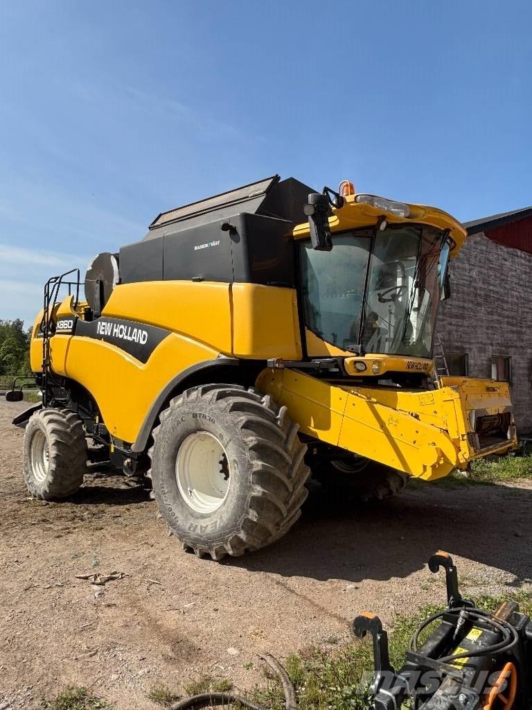 New Holland CX 860 Combine harvesters