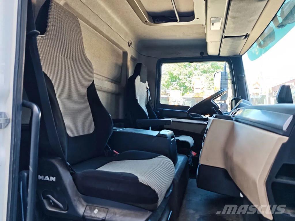 MAN TGL 8.220 4x2 Chassis Cab trucks