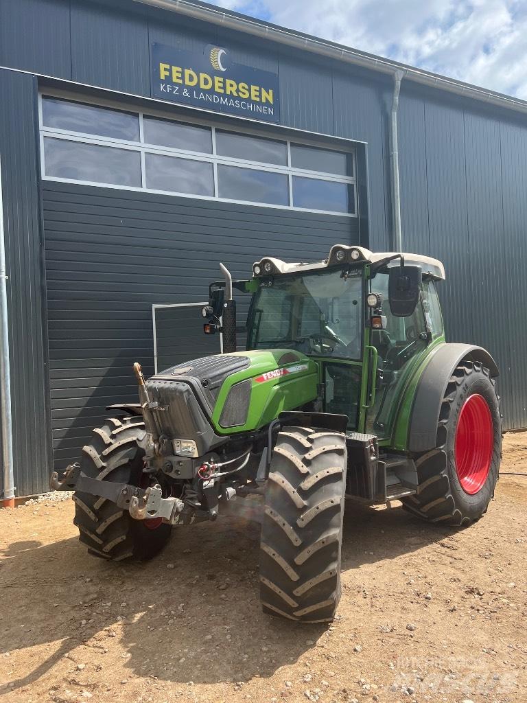Fendt 211 Tractors