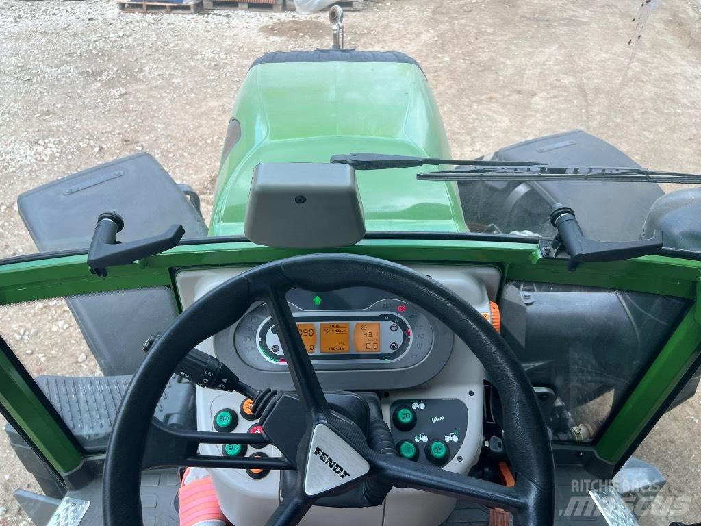 Fendt 211 Tractors