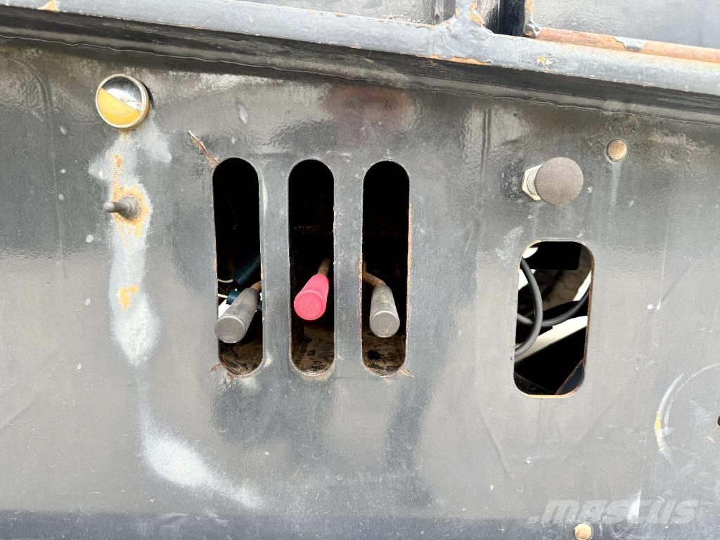 Landoll 440B Flatbed/Dropside trailers