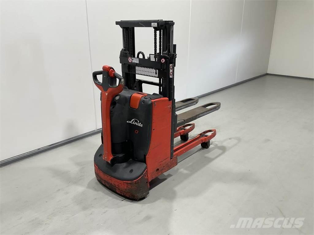 Linde D08 Self propelled stackers