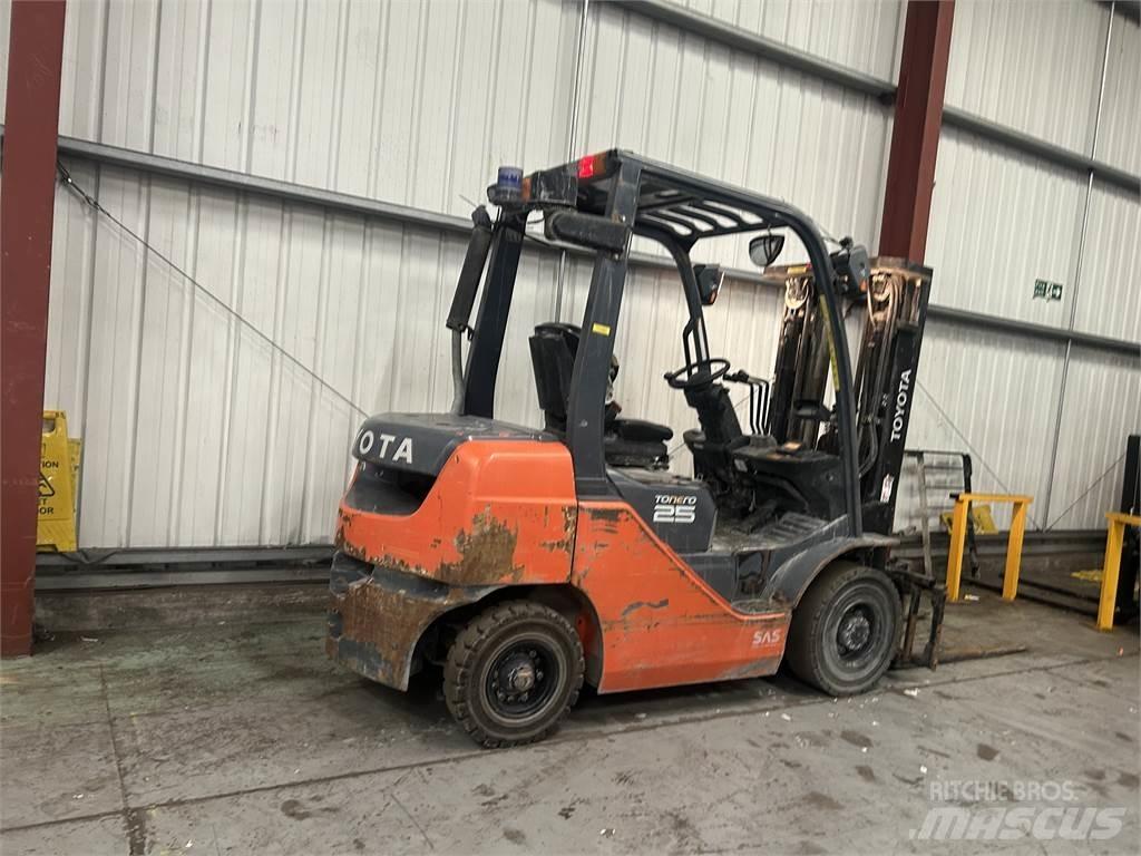 Toyota 02-8FDF25 Diesel trucks