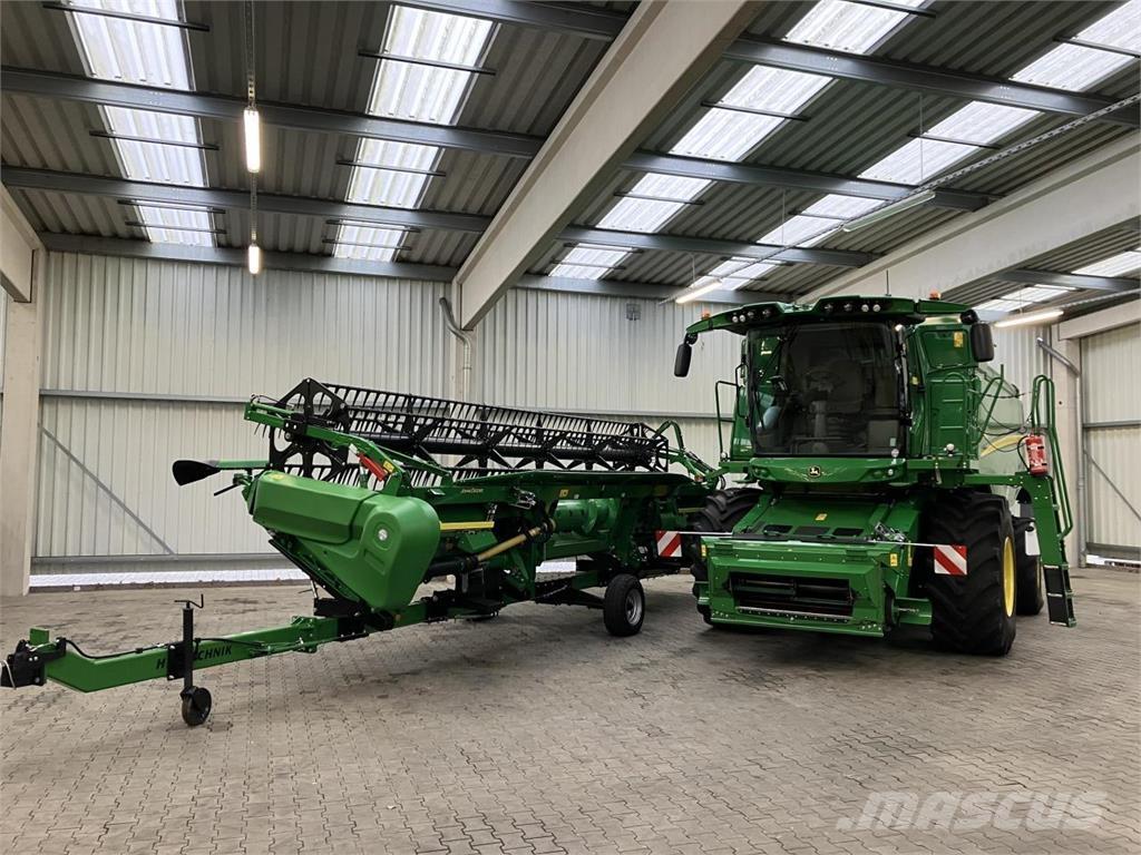 John Deere T560 Combine harvesters