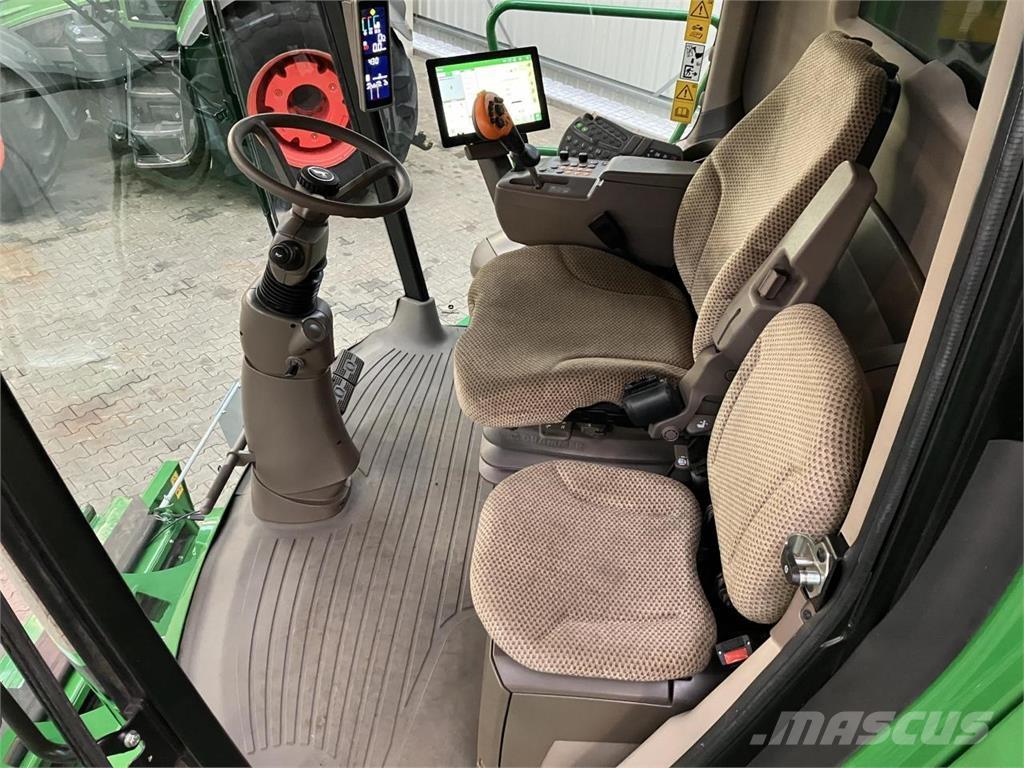 John Deere T560 Combine harvesters