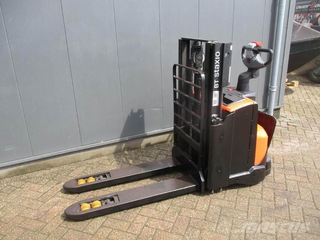 BT SWE 200D Pedestrian stacker