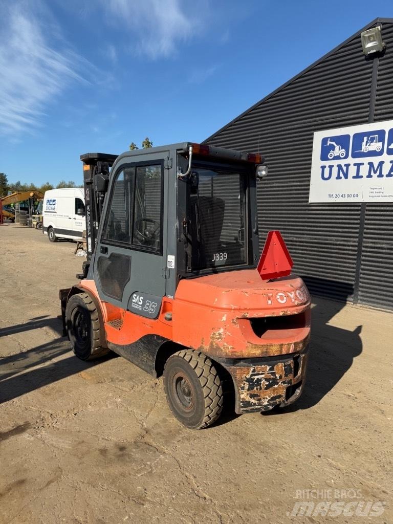 Toyota FD 35 Diesel trucks