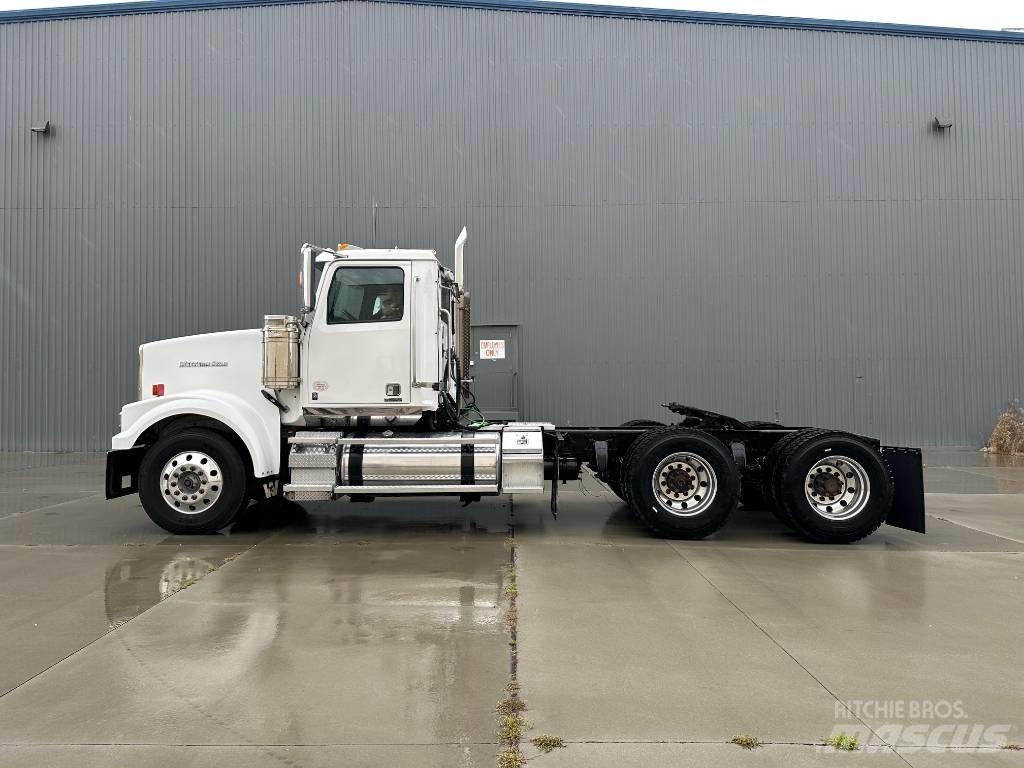 Western Star 4900 SF Tractor Units