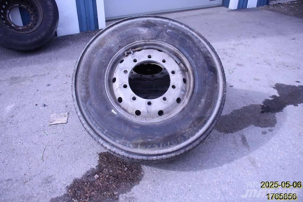  Entreprenad Däck Tyres, wheels and rims