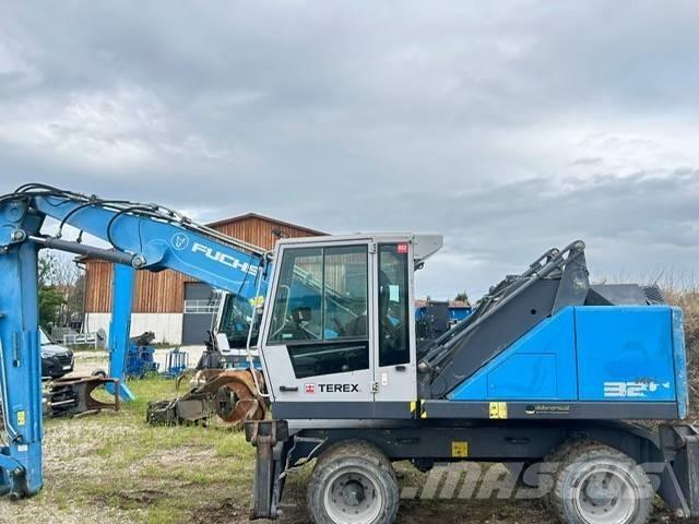 Fuchs MHL 320 Waste / industry handlers